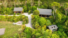 Paparoa Beach Hideaway with Hot Tub, Runanga